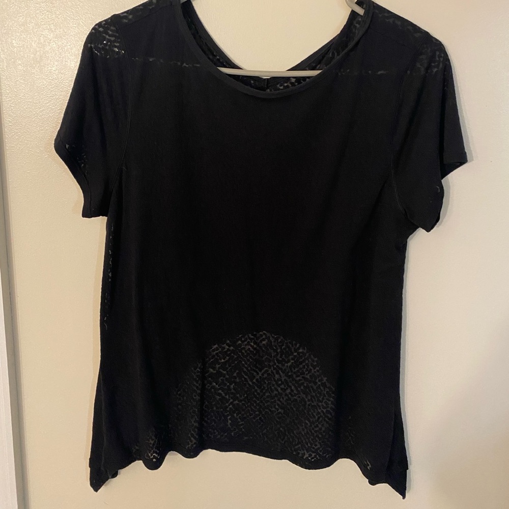 Lululemon black flowy tshirt